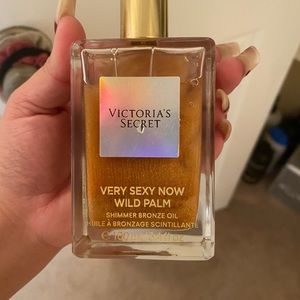 Vs body oil